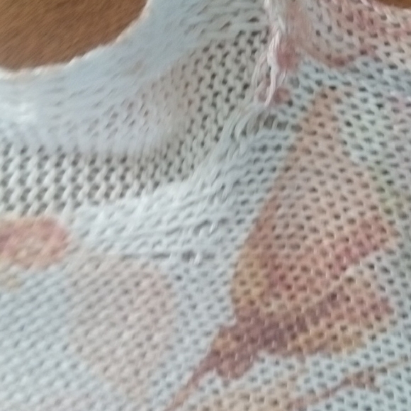 Chic Rose Patterned Sweater - Picture 8 of 14